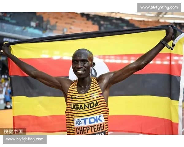 缅甸新星约书亚・万三周连捷 锁定 UFC 蝇量级冠军挑战权