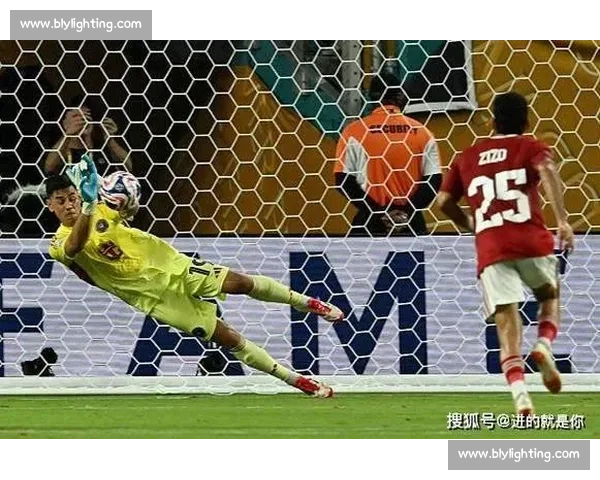 门神对决！世俱杯揭幕战梅西哑火，乌斯塔里扑点 + 谢纳维神扑献零封