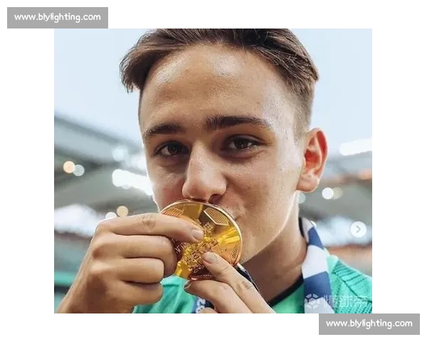 斯基拉：那不勒斯与都灵就恩贡戈租借谈判，含选择性买断条款