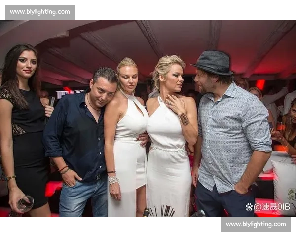 特里皮尔被曝与成人女星夜店密会至凌晨 婚姻破裂细节曝光