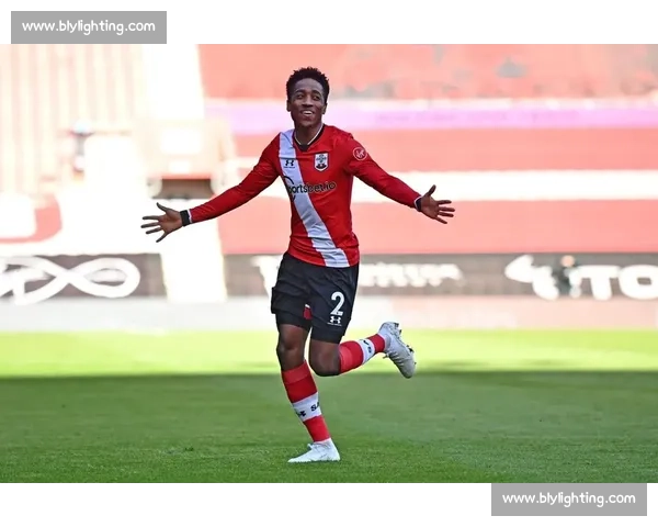 埃弗顿截胡费内巴切 沃克留英超冲击百场里程碑